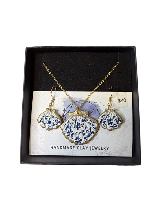 Hand Painted Gold Seashell Chinoiserie Set